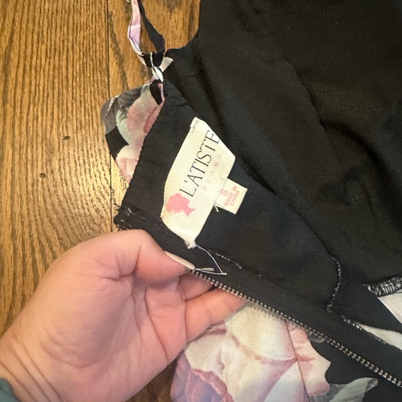 Floral jumpsuit with zipper back deep v - Picture 5 of 6